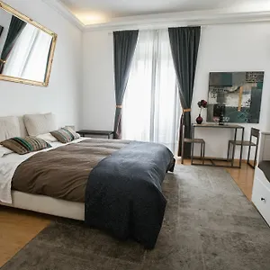 In 3*, Roma İtalya